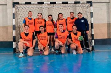 [HANDEBOL FEMININO EM AMISTOSO]