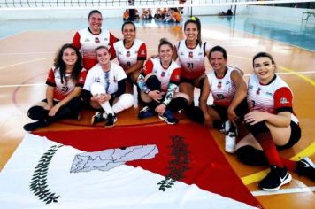 VÔLEIBOL FEMININO VENCE SEU PRIMEIRO JOGO