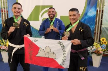[REPRESENTATIVIDADE NO JIU-JITSU EM CIRCUITO PAULISTA - TRÊS ATLETAS, TRÊS PÓDIOS]