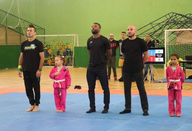 ATLETAS DA MODALIDADE JIU-JTSU REPRESENTAM ITATINGA EM MAIS UMA COMPETIÇÃO