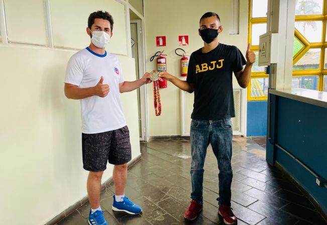 Atleta de Jiu Jitsu conquista medalha em competição